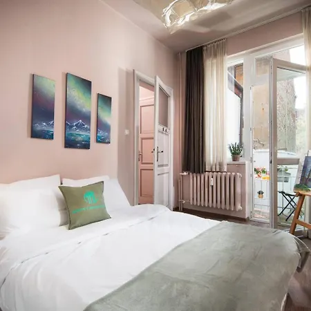 Calmness In The Busy Center Apartment *