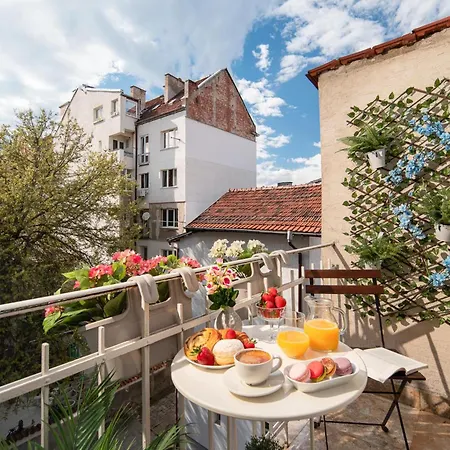 Calmness In The Busy City Center Apartment Sofia